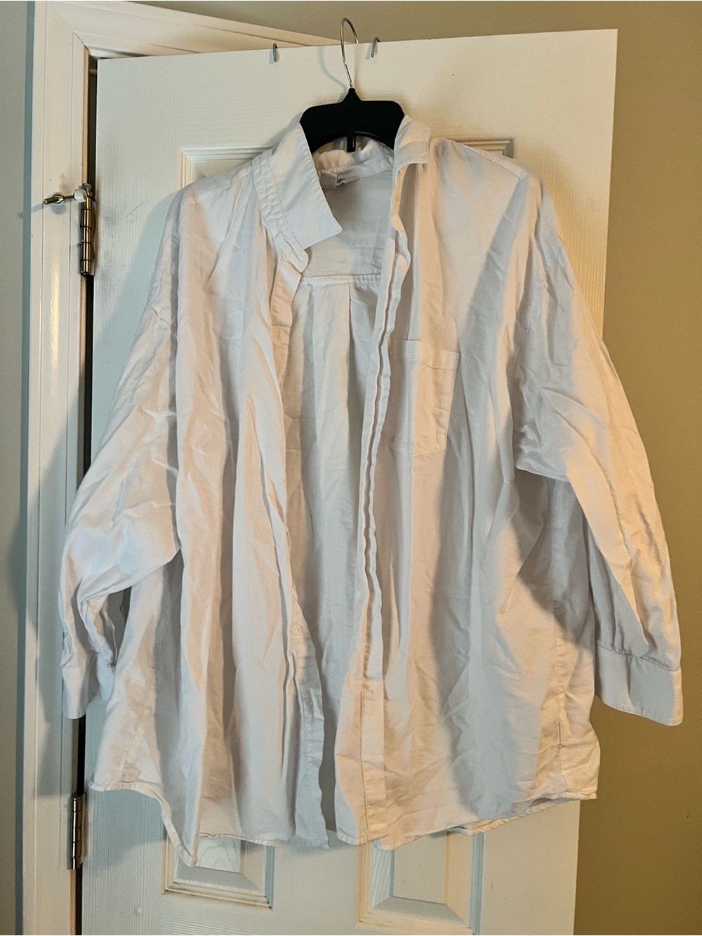 Women’s Old Navy White Button-Up Oversized Shirt Jacket